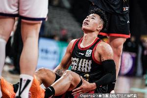 孙雯踢足球的