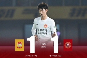 阿迪t恤球衣