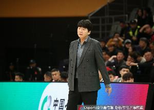 快船主场留下科比球衣