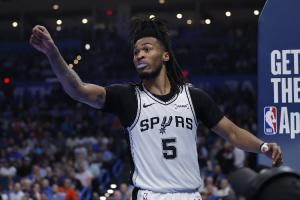 2021NBA球星罗斯可以打了吗