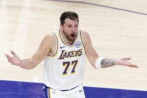 鹈鹕NBA比赛回放