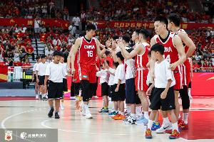亚运会C组实时积分榜：中国男篮大捷后暂居榜首
