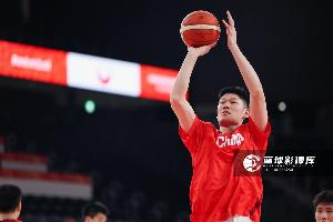 轻取开门红！胡金秋替补短暂出场10分钟 4中2贡献5分3篮板