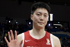 有点尴尬了！胡明轩将担任开幕式旗手 此役男篮惨败对手无缘决赛