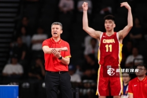 记者:中国男篮有着纸面实力的优势 要控制好篮板 限制日本的反击