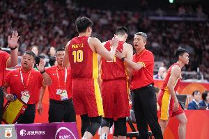 媒体人:男篮背负压力体能也到临界点 旧防守逻辑失效教练需换代