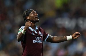 亚伯拉罕：我只想留在维拉，我想尽我所能帮助球队
