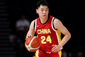 犹豫会败北！崔永熙半场10分钟仅拿2分1板 出现3次失误