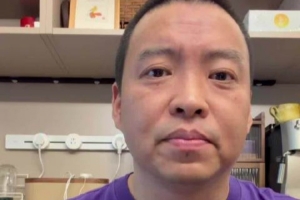 解说:洛瑞雕像是猛龙给予尊崇和礼遇 猛龙形象诠释北境团队精神
