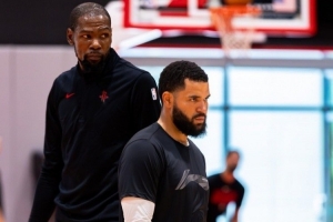 火箭媒体人：得分压力锐减将造就火箭生涯最强版范弗里特