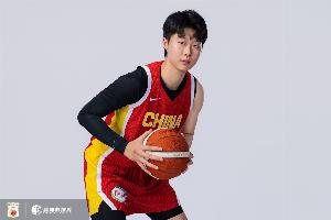 效率不俗！邓雨婷全场4投2中&三分2中1 得到5分2篮板 正负值+6