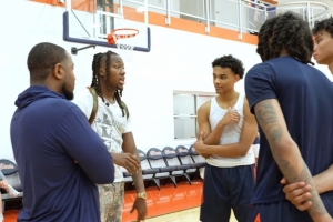 多苏穆：伊利诺伊训练设施比多数NBA球队好 只有快船勇士可能更强