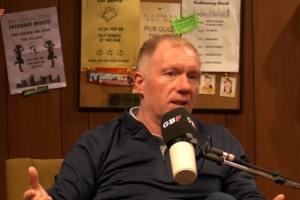 斯科尔斯:没想到亨德森还在英超首发,他这把年纪分分钟原形毕露