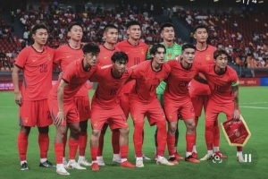 迎国家队首秀，杨明洋社媒晒多张照片：为国首秀，倍感荣光