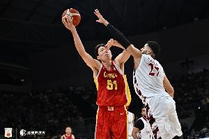 开拓者主帅:随着杨瀚森适应NBA的节奏 比赛对他来说会变得更慢