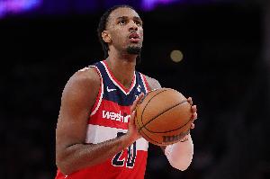 萨尔：进NBA前我就仰慕浓眉 现在我可以从他身上学到很多东西