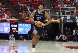 沉稳老练！布泽尔9中5拿下11分5板4助2断 攻防全能