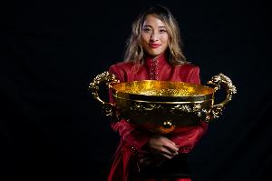 追逐偶像的步伐！24岁郑钦文首夺WTA1000 29岁李娜拿下大满贯冠军