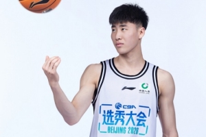 媒体人：江苏安排曹芷豪和庞峥麟同住一房 盼他能快速适应CBA节奏