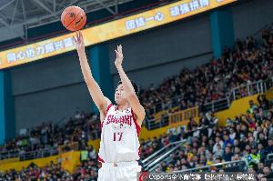 外线有谱！焦海龙半场7中4贡献11分 三分4中3