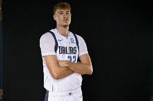 ClutchPoints：30位媒体人预测首进全明星 弗拉格20票第1 小里2票