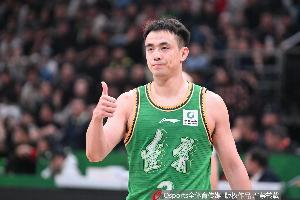 组织为主！赵继伟半场2中0拿到2分4助 正负值+3