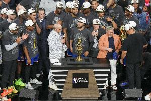 阿泰：这支尼克斯是NBA历史最佳 我下注10万美元赌他们卫冕