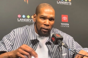 杜兰特：多名组织者在场让进攻运转极其流畅 大家都打得很有效率