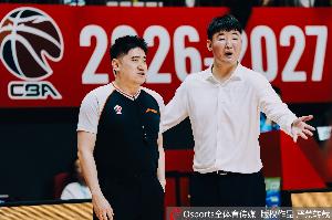 这打的啥啊！深圳半场仅拿29分&无人上双 三分球合计12中1