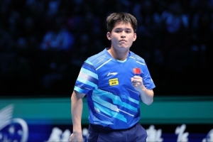 乒乓球亚锦赛男团半决赛：林诗栋3-1冯翊新，国乒1-1中国台北