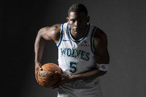 爱德华兹：热火替补球员的垃圾话让我来劲 但我回应后他却熄火了