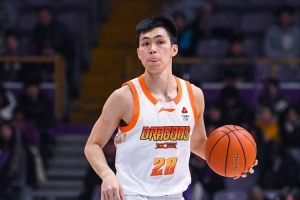 状态低迷！庞峥麟半场4中1仅拿2分1板2助 正负值-10
