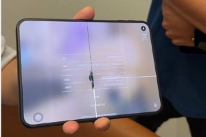 苹果iPhone Duo被曝屏幕铰链处开裂:开箱即现故障 维修7988元