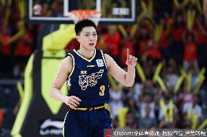 胡明轩半场出战16分钟 6中3&三分4中2拿到8分2板5助