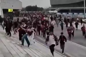 太难受了！提前离场的蓉城球迷听见绝平冲回球场，结果进球无效