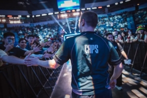 Caps：一直很仰慕Uzi和Faker；感觉LPL有些误读版本