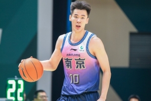 媒体人：同曦的郭昊文不打 摩尔拉伤轮休 青岛大概率会结束三连败