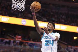 疯狂出手！布兰登·米勒半场出手17次仅拿15分3板2助