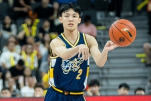 秒变提款机！徐杰半场被无限单打 5中2得7分1板1助1断 正负值-22