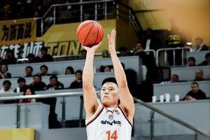 媒体人：李弘权是为数不多在国家队和回到联赛后都表现优异的球员