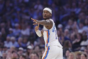 略微一发力！亚历山大第三节11中7砍16分3助1断 带队反超比分！