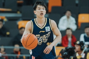 下半场不怎么让上了!杨溢出战11分30秒 5中4&三分2中2拿12分