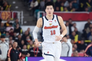 媒体人:焦泊乔发挥不理想但对球队意义很大 广东丑胜也是胜