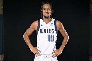 里萨谢:很高兴独行侠激活我的合同选项 我们所有人一心争胜