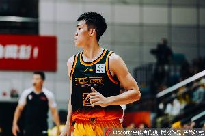 效率极低！庞峥麟16中4仅拿到9分3板4助1断1帽&3失误 正负值-8