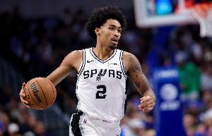没手感！半场哈珀7中2拿5分 瓦塞尔6中1得4分