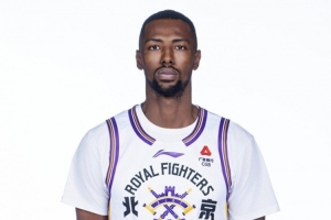 媒体人:贾尔斯终于打出了1场比较痛快的比赛 盼他延续这样的表现