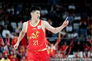 陌生！胡金秋半场8中3拿6分3板 三分4中0&有3失误