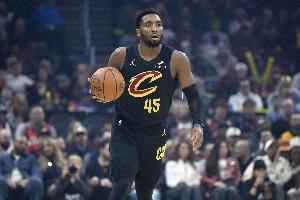 状态不佳！米切尔半场7中2仅拿6分1板1助1断