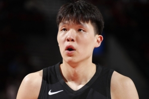 解说:杨瀚森登场后三分线外张手命中 没什么发声方式比这更有效